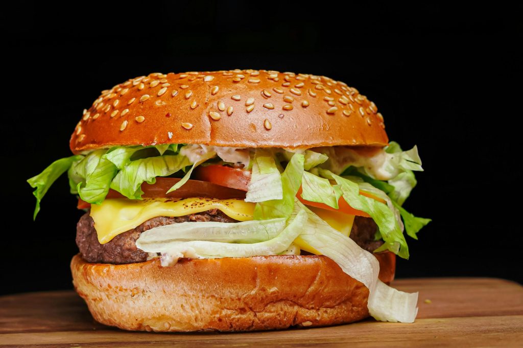 Så här gör du världens enklaste burgerdressing (med bara 3 ingredienser)